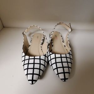 Size 10 Just Fab Flats